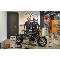 HOUSSE DE SELLE COMPATIBLE  DUCATI SCRAMBLER 400/800/1100 (15-22) MODÈLE CAPRI - Logo : AVEC LOGO, Couleur : JAUNE, Type : STANDARD