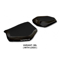 HOUSSE DE SELLE COMPATIBLE KTM 1290 SUPER DUKE R (20-22) MODÈLE KAMPUR STANDARD, - Logo : AVEC LOGO, Couleur : NOIR, Type : STANDARD 