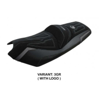 HOUSSE DE SELLE COMPATIBLE KYMCO AK 550 (17-22) MODÈLE RAJKA - Logo : AVEC LOGO, Couleur : GRIS ARGENT, Type : CONFORT