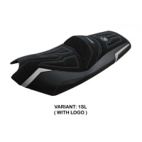 HOUSSE DE SELLE COMPATIBLE KYMCO AK 550 (17-22) MODÈLE RAJKA - Logo : AVEC LOGO, Couleur : GRIS ARGENT, Type : CONFORT