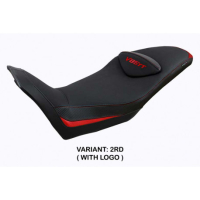 HOUSSE DE SELLE COMPATIBLE  MOTO GUZZI V85 TT (19-22) MODÈLE EVERETT - Logo : AVEC LOGO, Couleur : ROUGE ARGENT, Type : CONFORT