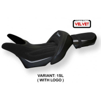 HOUSSE DE SELLE COMPATIBLE YAMAHA V-MAX 1700 (08-17) MODÈLE ODESSA VELVET - Logo : AVEC LOGO, Couleur : ARGENT, Type : CONFORT