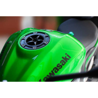 KAWASAKI TRAPPE A ESSENCE A VISSER - Couleur partie extérieure : OR, Couleur bouchon intérieur : NOIR 