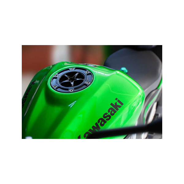 KAWASAKI TRAPPE A ESSENCE A VISSER - Couleur partie extérieure : OR, Couleur bouchon intérieur : VERT