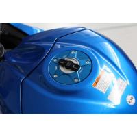 SUZUKI TRAPPE A ESSENCE EVOTECH 1-5 DE TOUR - Couleur vis de trappe à essence : OR, Couleur bouchon intérieur de trappe : NOIR MAT, Couleur extérieur de trappe : BLEU