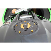 KAWASAKI TRAPPE A ESSENCE EVOTECH 1-5 DE TOUR - Couleur extérieur de trappe : NOIR, Couleur bouchon intérieur de trappe : VERT, Couleur vis de trappe à essence : SILVER