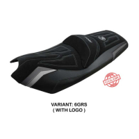 HOUSSE DE SELLE COMPATIBLE KYMCO AK 550 (17-22) MODÈLE RAJKA - Logo : AVEC LOGO, Couleur : GRIS ARGENT, Type : STANDARD