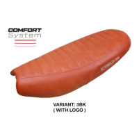 HOUSSE DE SELLE COMPATIBLE TRIUMPH SCRAMBLER 1200 19-23 MODÈLE HULL - Logo : AVEC LOGO, Couleur : CHAMEAU, Type : STANDARD