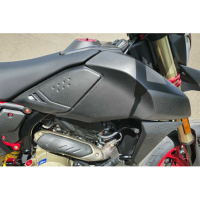 PROTECTIONS RESERVOIR LATERALES CARBONE MAT CNC RACING Ducati Hypermotard 698 Mo